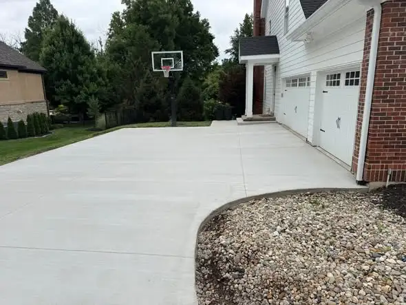 Freshly cleaned concrete driveway in a Dallas neighborhood